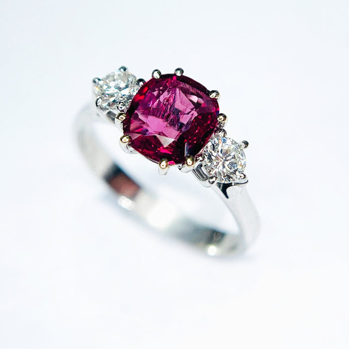 Capodagaglia gold ring 18kt Thai ruby ​​1,24ct and diamonds