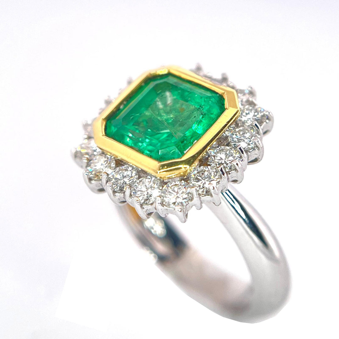 Recarlo ringing ring 18kt gold emerald ct.2.13 diamonds CT.1,10